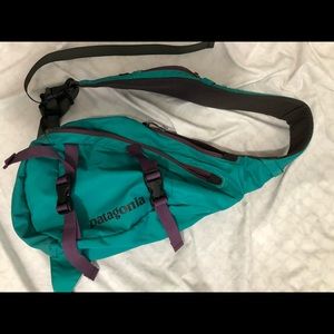 Patagonia crossbody Atom bag like new
